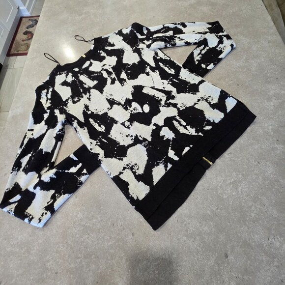 H&M Women's Graphic Print Long Sleeves Knit w/Back Zipper - Black/Cream - SML - Picture 6 of 13